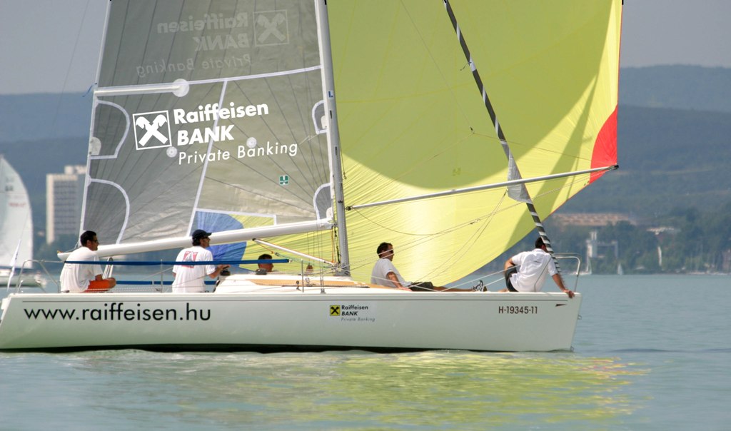 Raiffeisen logo vitorlas.jpg